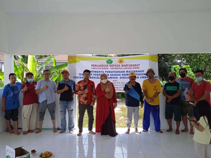 Dosen FH Unilak Beri Pemahaman Hukum ke Masyarakat Umban Sari tentang Pengelolaan Sampah