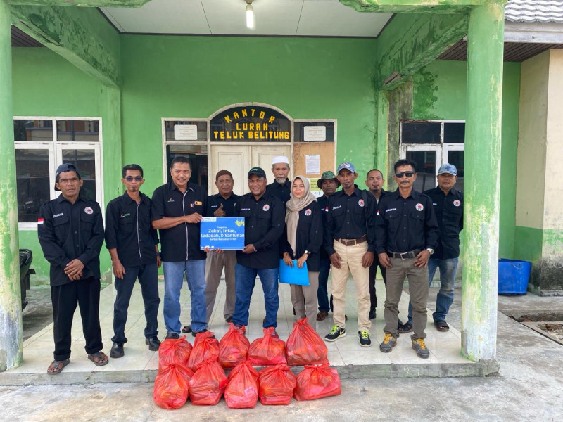 LPMK Salurkan Puluhan Paket Sembako Untuk Du'afa di Teluk Belitung, Gandeng BDI PT. ITA