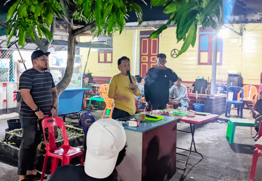 Bupati Kepulauan Meranti Silaturahmi Dengan Buruh Pelabuhan Sekaligus Club Bola Voli Kencana