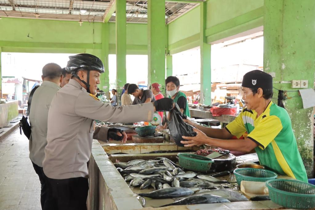 Kapolres Meranti Patroli Bersepeda Sapa Masyarakat