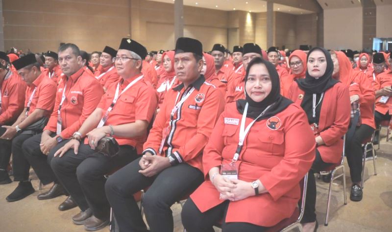 Kenakan Kemeja Merah, Bupati Kasmarni Hadiri Rakernas PDI-P ke-4 di Jakarta