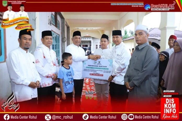 Safari Ramadhan Bupati Anton Serahkan Bantuan Rp 50 Juta untuk Masjid Baitannur