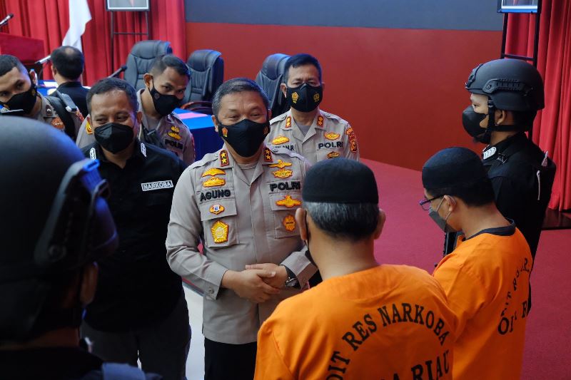 Polda Riau Tangkap Kaki Tangan Bandar Narkoba Internasional, Uang Rp 1 Milyar Lebih Disita
