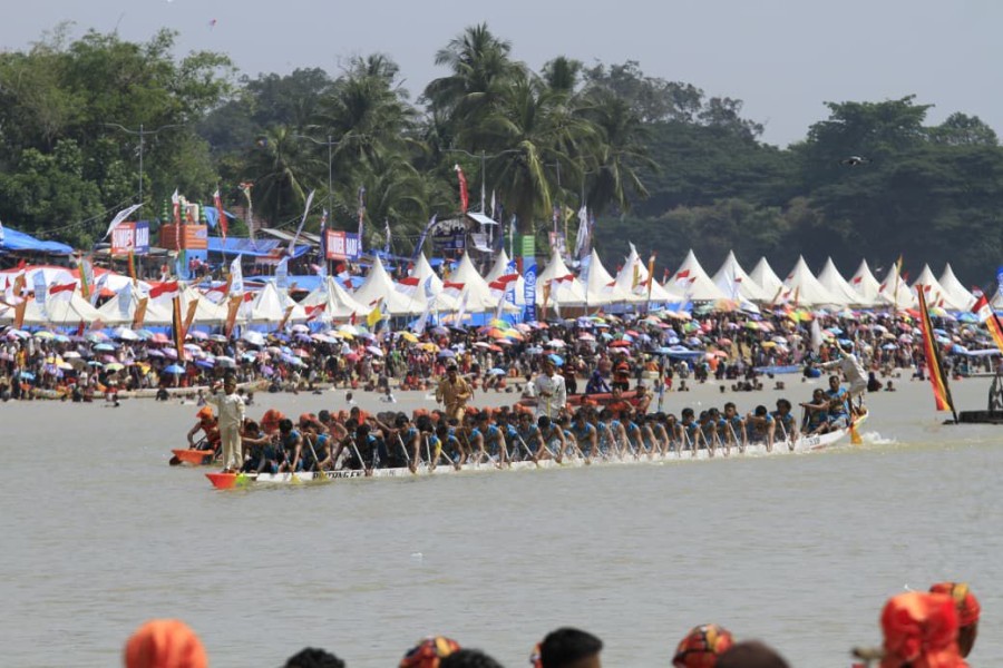 Wapres Gibran Sediakan 4 Ekor Kerbau Hadiah Tambahan di Festival Pacu Jalur 2025 Kuansing