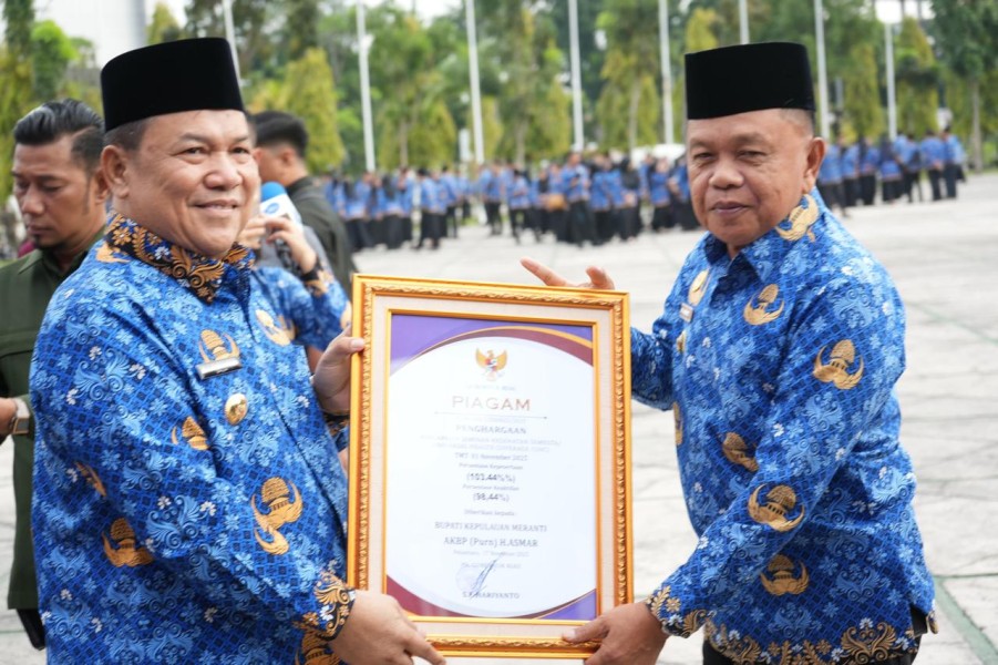 Bupati Asmar Terima Penghargaan atas Capaian Pelayanan Kesehatan Gratis