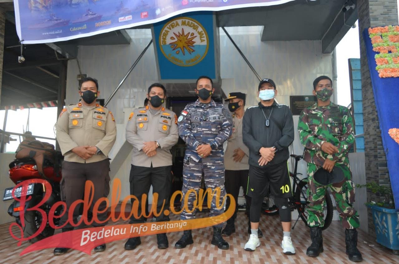 HUT TNI-AL, Kapolres Meranti Datangi Posal Selatpanjang Beri Surprise