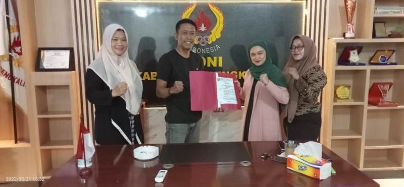 Terima SK Pengkab Perwosi Bengkalis, Ini Harapan Ketum KONI Terhadap Dunia Olahraga