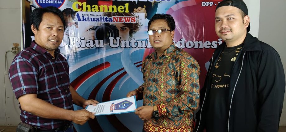 Iwan Ziro Terima Mandat Untuk Kembangkan DPC PPDI Kota Dumai Oleh Ketum PPDI Feri Sibarani