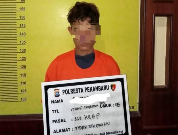 Ketahuan Jalan-jalan ke Mal Pakai Sepatu Curian, Pria Pekanbaru Ditangkap Polisi