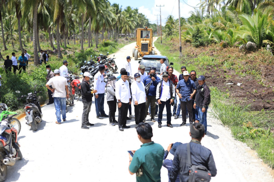 Tinjau Jalan Tiga Desa di Rangsang, H. Asmar Minta PUPR Tindaklanjuti