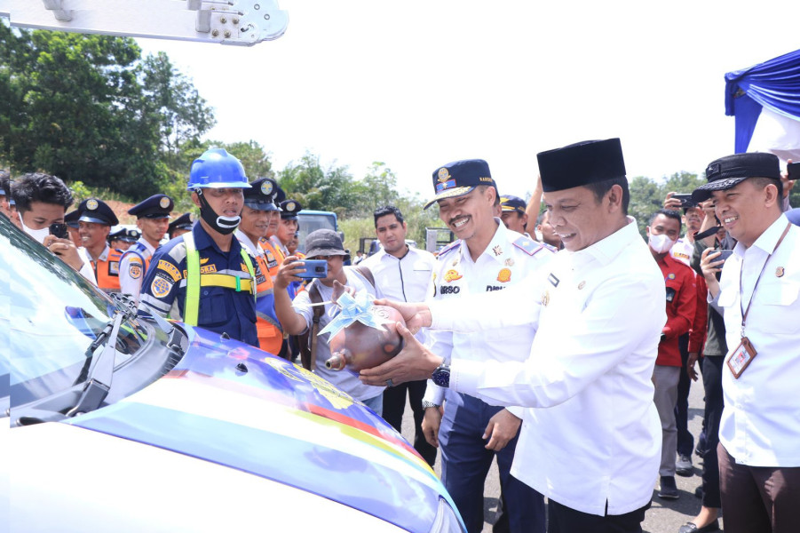 Pj Walikota Launching Mobil Layanan Cepat LPJU dan Bus TMP Gratis Bagi ASN