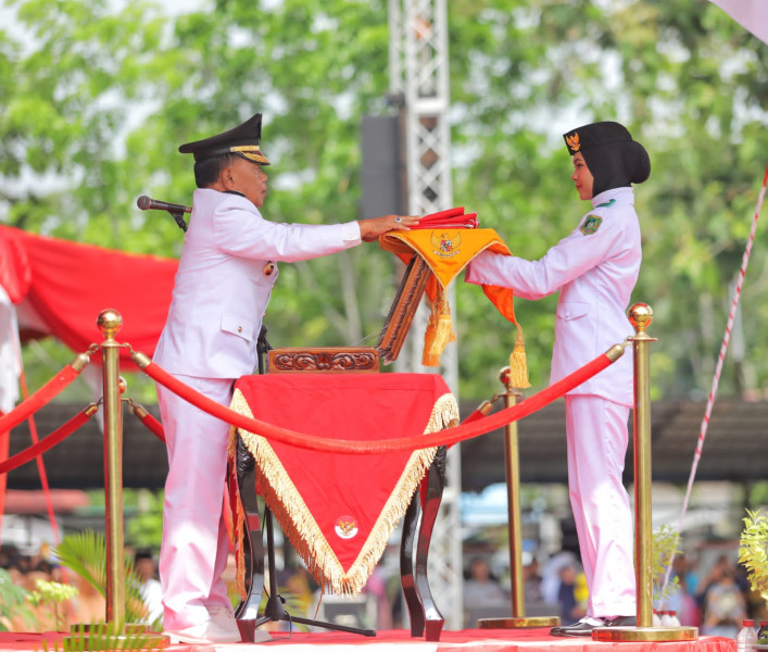 Plt Bupati Asmar Pimpin Upacara HUT ke-78 di Selatpanjang