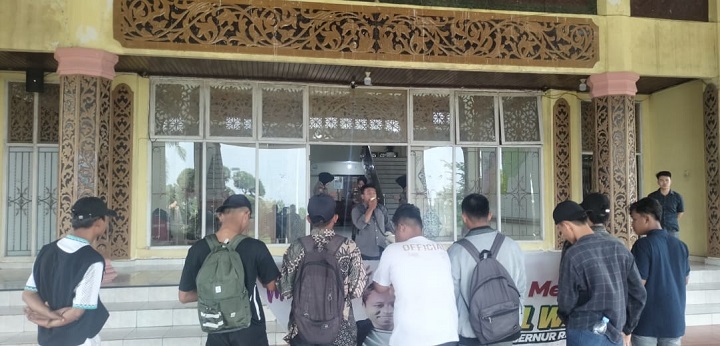 Aliansi Mahasiswa dan Masyarakat Desak Bupati Pelalawan Segera Operasikan Pasar Modern Sorek