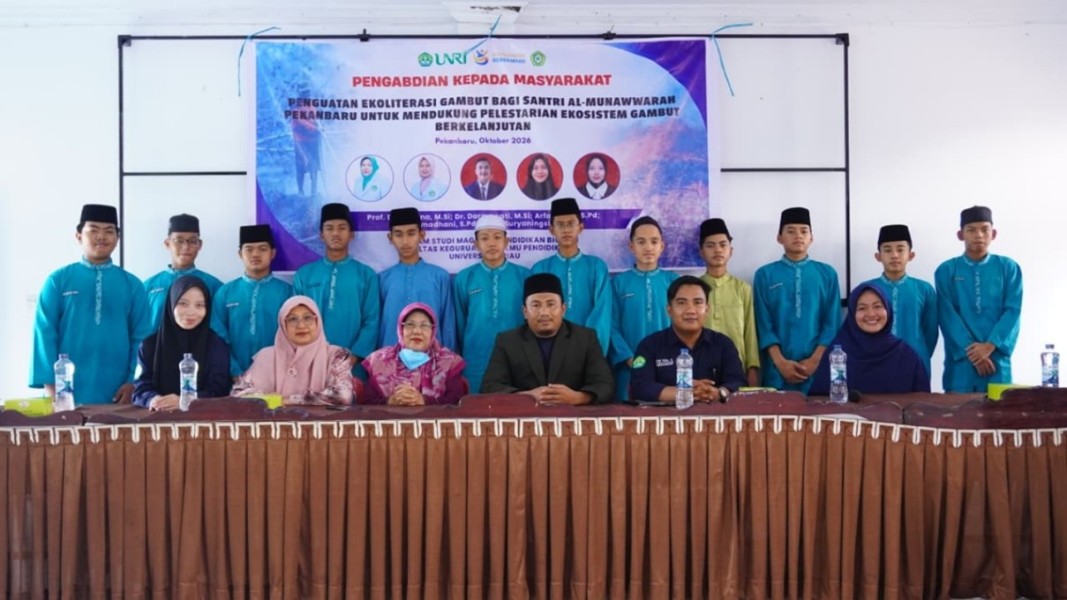 Cegah Karhutla Sejak Dini, Magister Pendidikan Biologi UNRI  Edukasi Santri MA Al-Munawwarah tentang Gambut