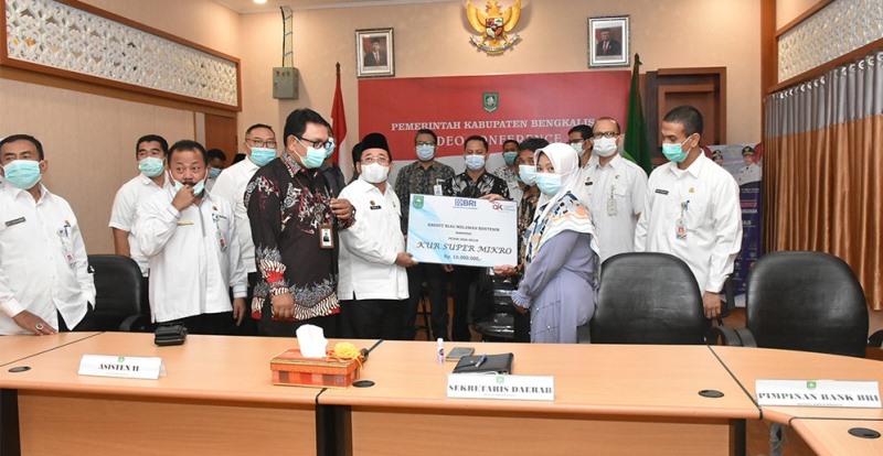 Gubri Launching Kredit Riau Melawan Rentenir