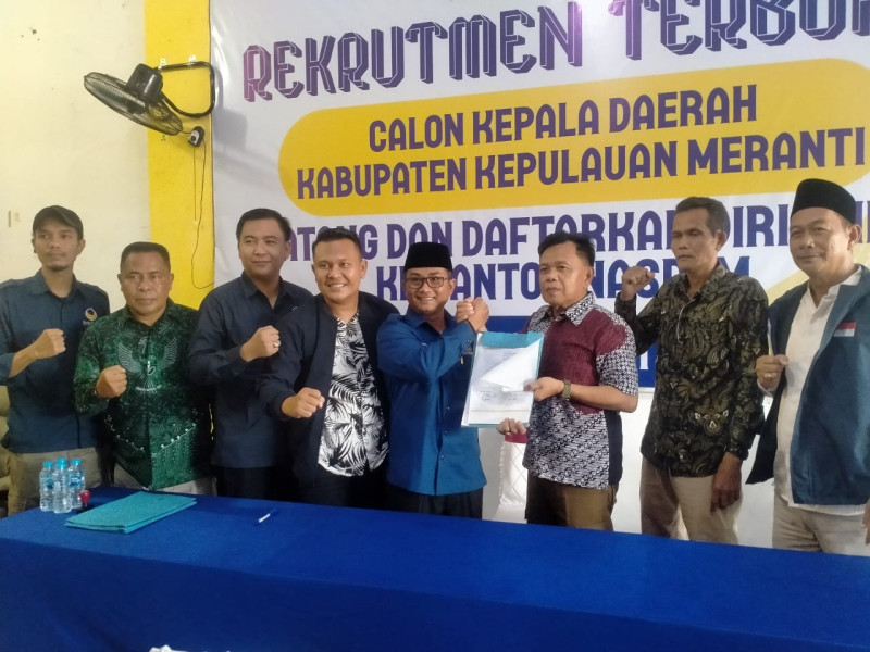 H. Asmar Didampingi Tim Relawan Mengembalikan Formulir Pencalonan Bupati di 3 Partai