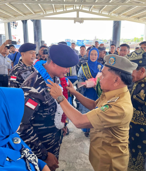 Bupati Asmar Hadiri Peresmian Gedung Pos TNI AL Selatpanjang
