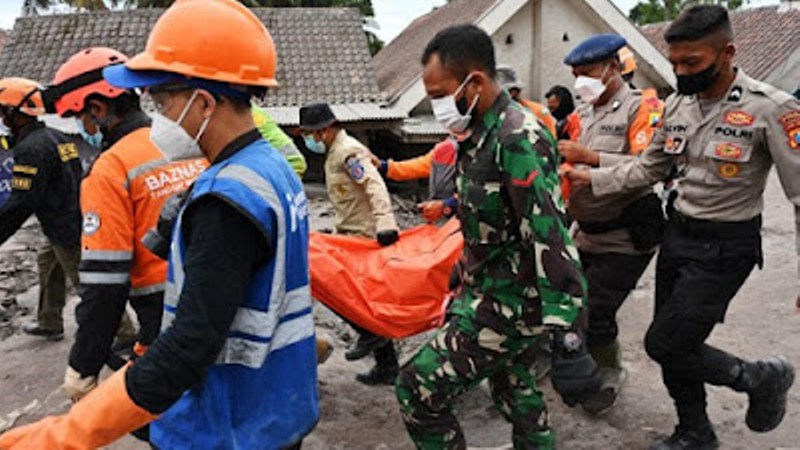 Update Korban Erupsi Semeru: 15 Warga Tewas, 27 Hilang, 5.205 Terdampak