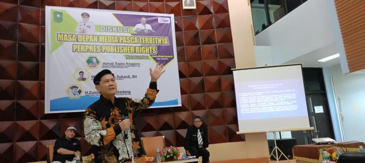 Wina Armada Sukardi: Karpet Merah Menuju Belenggu Pers Indonesia
