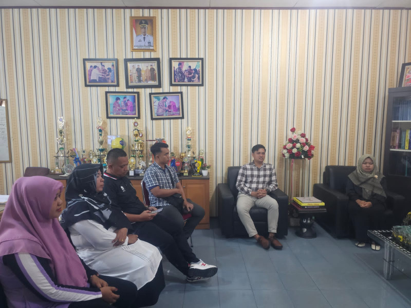 SMP N 20 Pekanbaru Terima Penyerahan Mahasiswa Asistensi Mengajar FKIP Universitas Riau