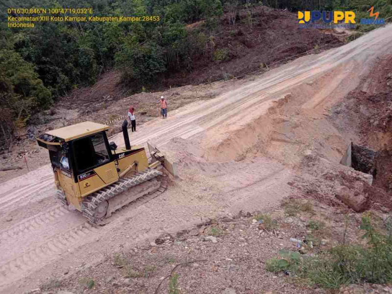 Jalan Lintas Riau - Sumbar Masih Ditutup, BPJN Riau Pacu Pemadatan Jalan Darurat