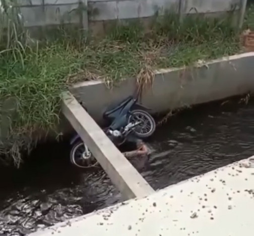 Baru Belajar, Azlan Tewas di Parit Tertimpa Sepeda Motor Sendiri