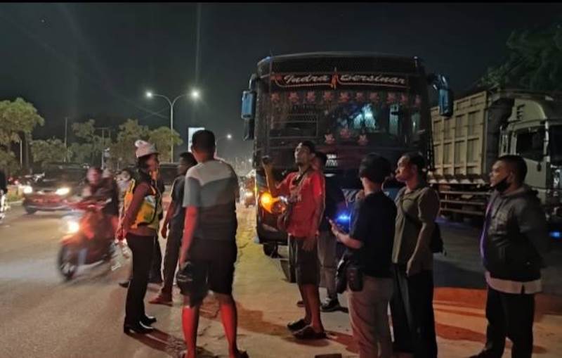 Bus Tabrak Motor di Pekanbaru, Anak Kecil Tewas, Supir Kabur