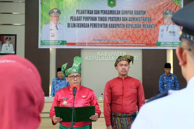 Bupati Lantik Pejabat di Meranti, Ada Pesan Khusus untuk Kepala Disdukcapil