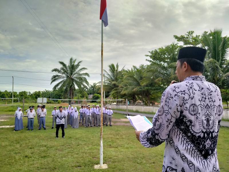 Upacara HGN 2025, Kepala SMKN 1 Bandar Laksamana Membacakan Pidato Kemendikdasmen