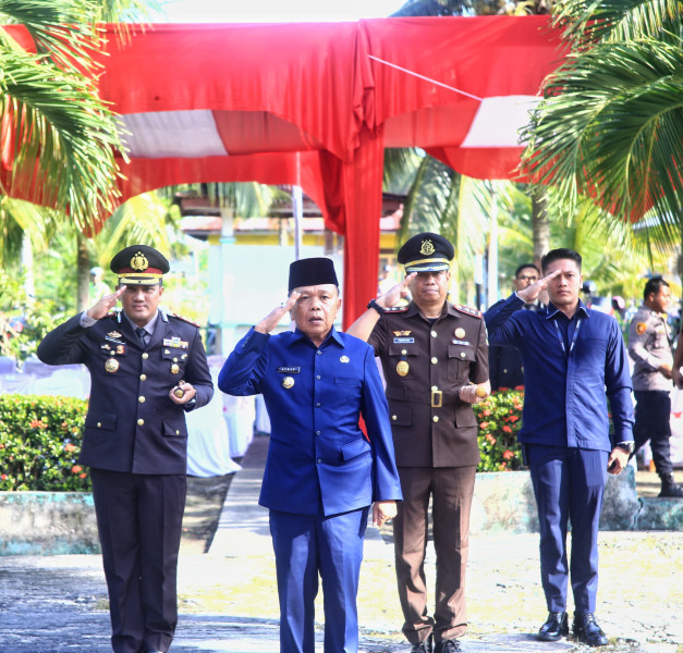 Plt Bupati Asmar Pimpin Upacara Ziarah Makam Pahlawan