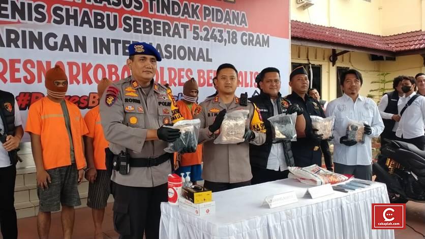 Polres dan Bea Cukai Bengkalis Amankan 5 Kilogram Sabu dan 4 Tersangka