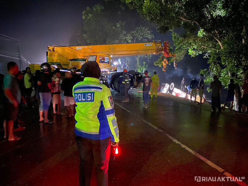 Bus PT RAPP Bawa 45 Penumpang Masuk Jurang, 1 Pekerja Tewas