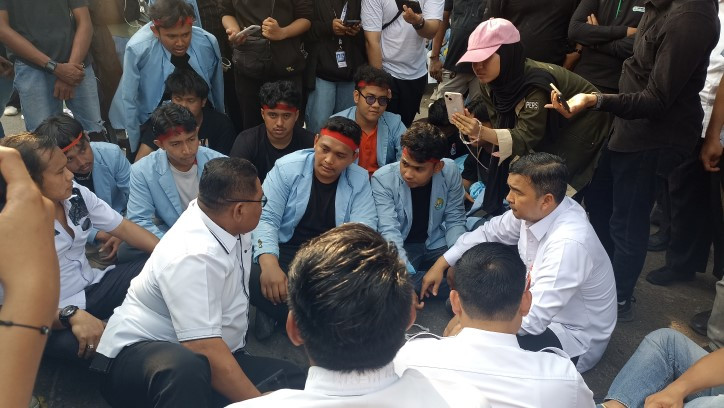 Demo Mahasiswa Unri Ricuh, Plt Gubernur Riau Janji Jadwalkan Dialog