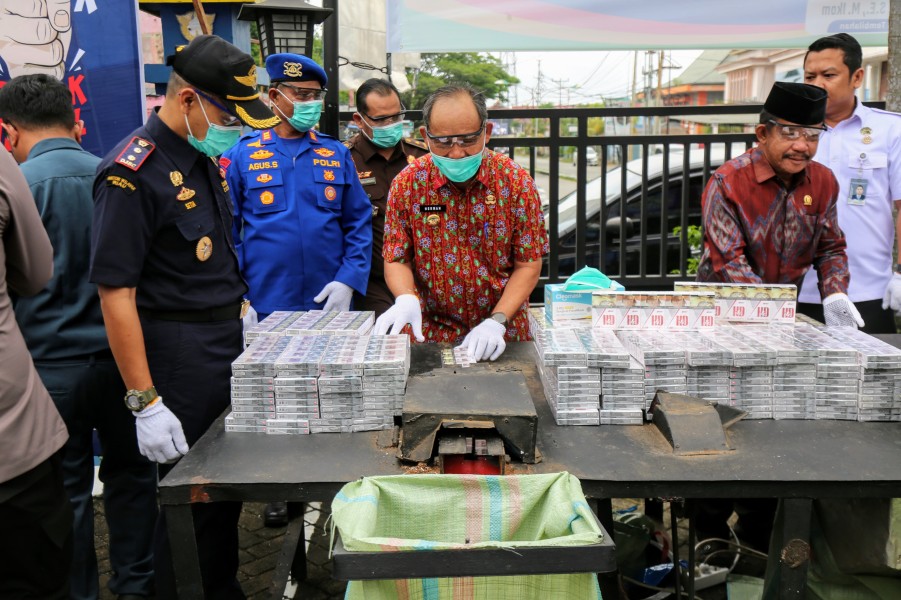 Bea Cukai Tembilahan Musnahkan Barang Ilegal Senilai 7,67 Miliar Kerugian Negara Capai 3.85 Miliar