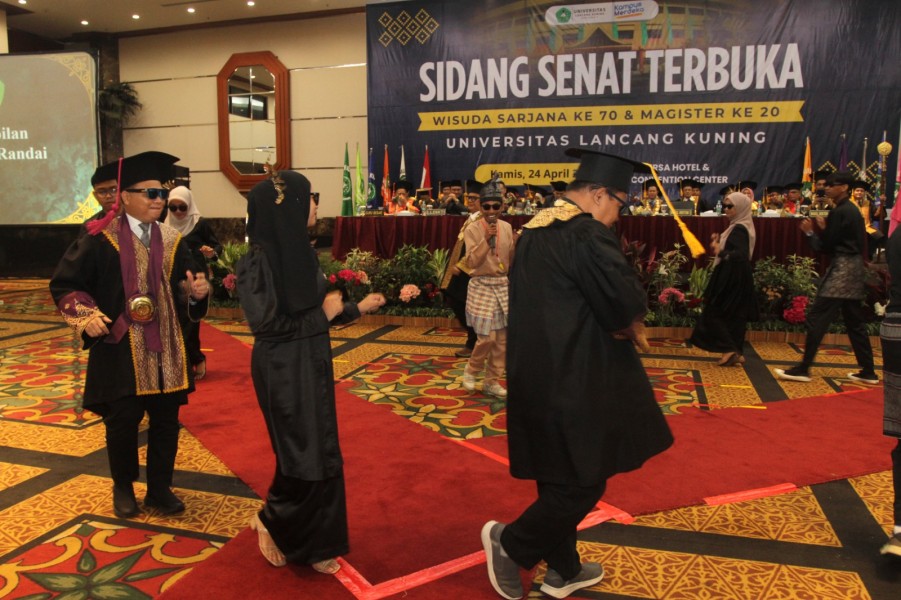 Unilak Wisuda 895 Mahasiswa: Momen Haru dan Harapan di Tengah Dinamika Global