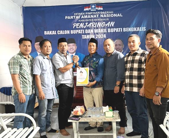 Indra Gunawan Eet Kembalikan Formulir Pendaftarannya ke DPD PAN Bengkalis