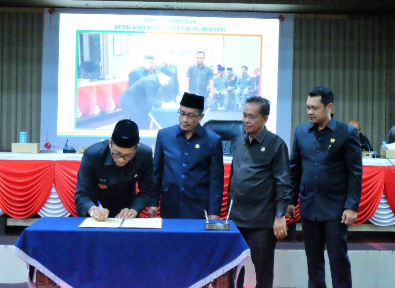RAPBD Kepulauan Meranti 2023 Disahkan, Bupati Perintahkan Jajaran Tindaklanjuti