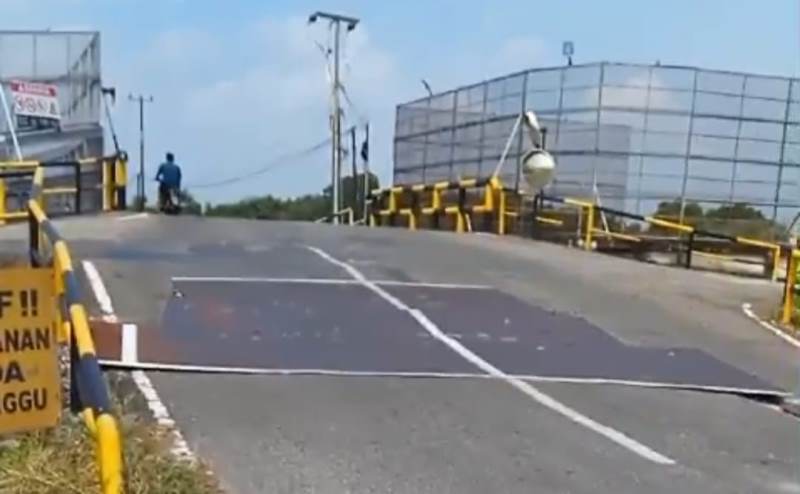 Pertamina RU II Sungai Pakning Bantu Perbaikan Jalan Sudirman yang Rusak