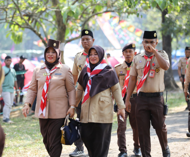 Plt. Bupati Asmar dan Istri Tinjau Kontingen Pramuka Kepulauan Meranti di Cibubur
