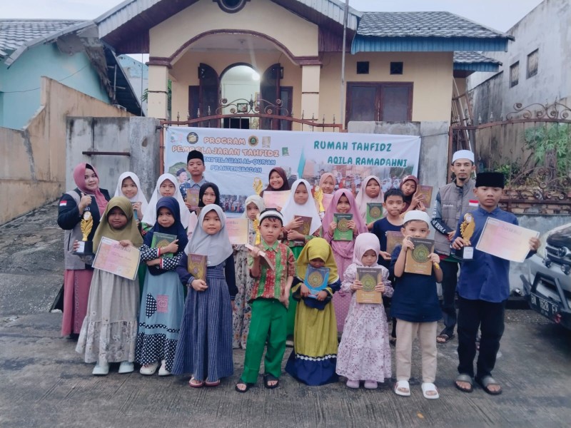 Wujud Kasih Sayang kepada Rasulullah, Yayasan Rabbani Berbagi Hadiah Lomba dan Cahaya Al-Qur’an di Rumah Tahfiz Aqila Ramadhani