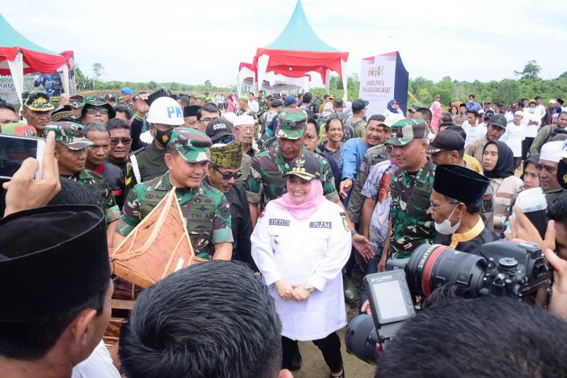 Bupati Ajak Masyarakat Bekerjsama dengan TNI Dalam Meningkatkan Ketahanan Pangan
