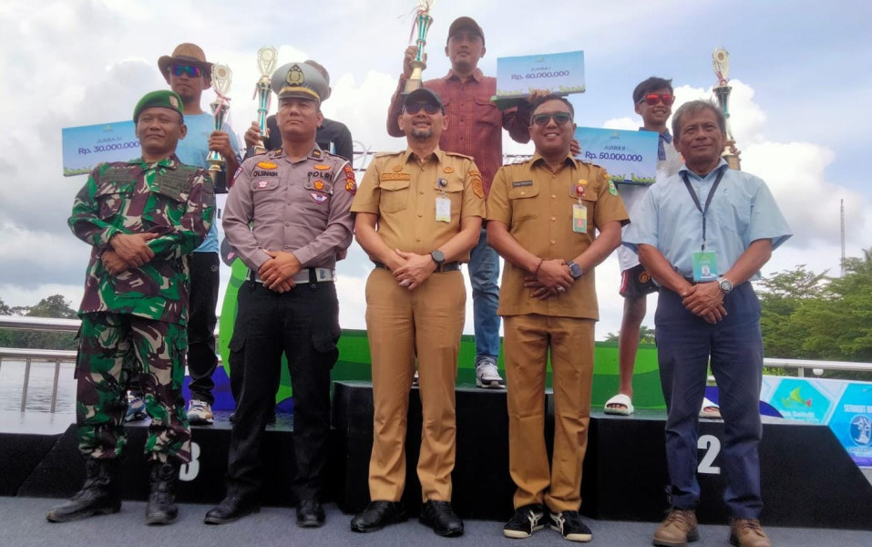 Tim dari Bekasi Sabet Juara Siak Serindit Boat Race 2023