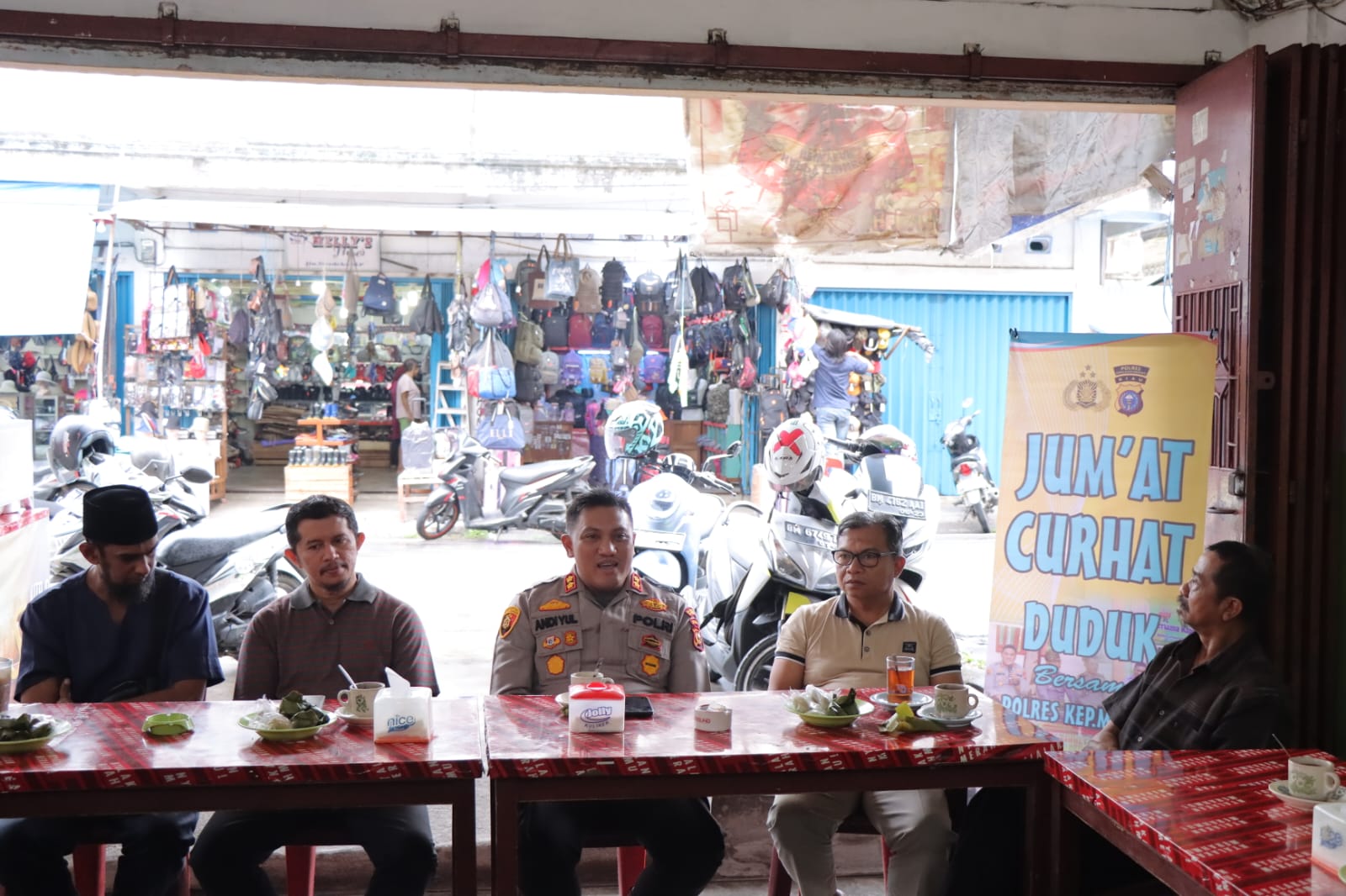 Jumat Curhat, Kapolres Meranti Rangkul IKMR dan Pedagang Pasar Dukung Tugas Polisi