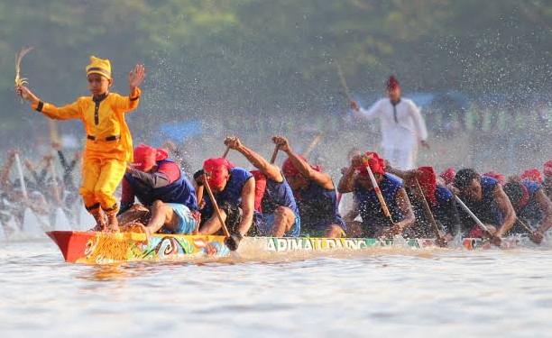 Pacu Jalur Kuansing Masuk 10 Top Kharisma Event Nusantara 2024