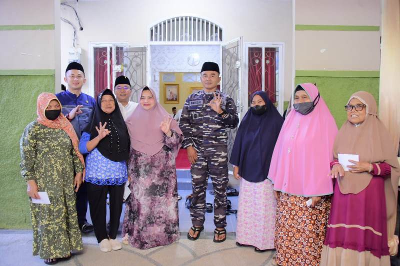 Bupati Kasmarni Santuni Anak Yatim dan Kaum Dhuafa