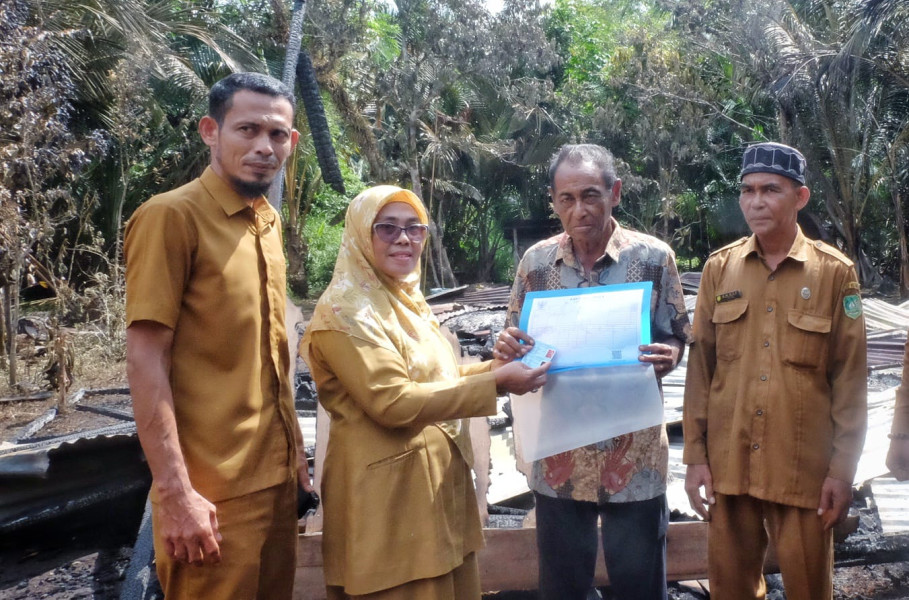 Pemkab Meranti Bantu Korban Kebakaran Rumah di Pulau Merbau