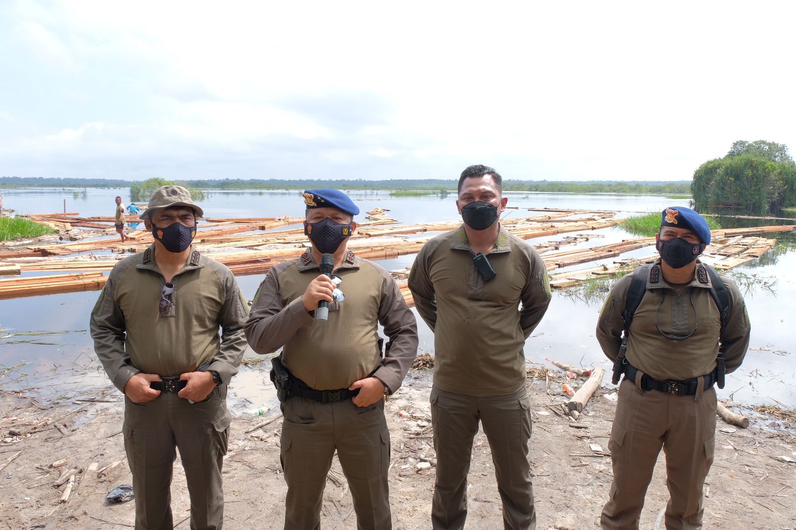 120 Rakit Kayu dan Alat Tebang Disita