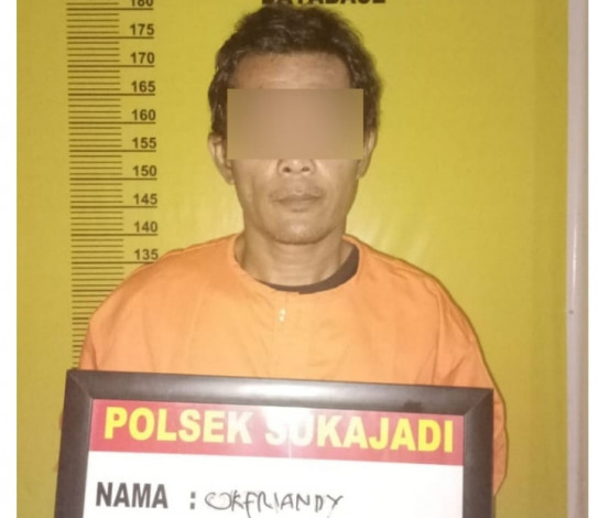 Sakit Hati Istrinya Dikatai Kasar, Pria Pekanbaru Tusuk Korban saat Santai di Teras Rumah