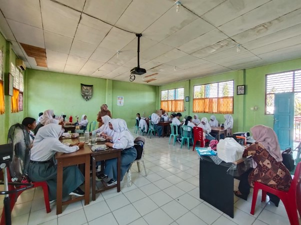 Dosen FEB Universitas Lancang Kuning Gelar Pelatihan PPh Pasal 21 bagi Siswa SMKS Korpri Duri