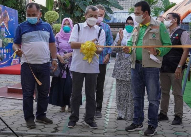 Pertama di Indonesia, Gubri Resmikan Rumah Vaksin 24 Jam di Pekanbaru